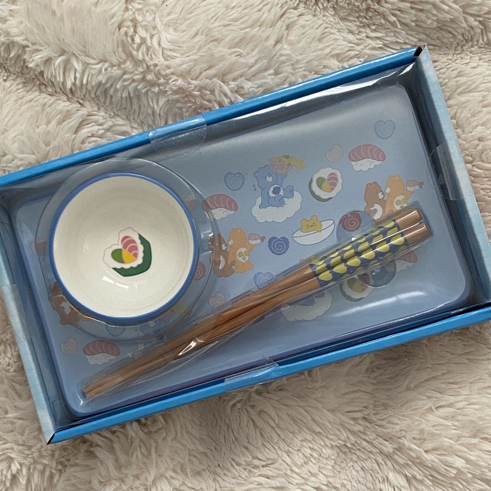 BNWT!✨ Adorable Care Bears Sushi Set 🍣🥢 💖